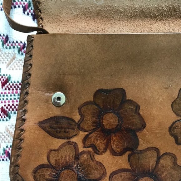 Vintage Hand Tooled  Leather Purse - Picture 4 of 13